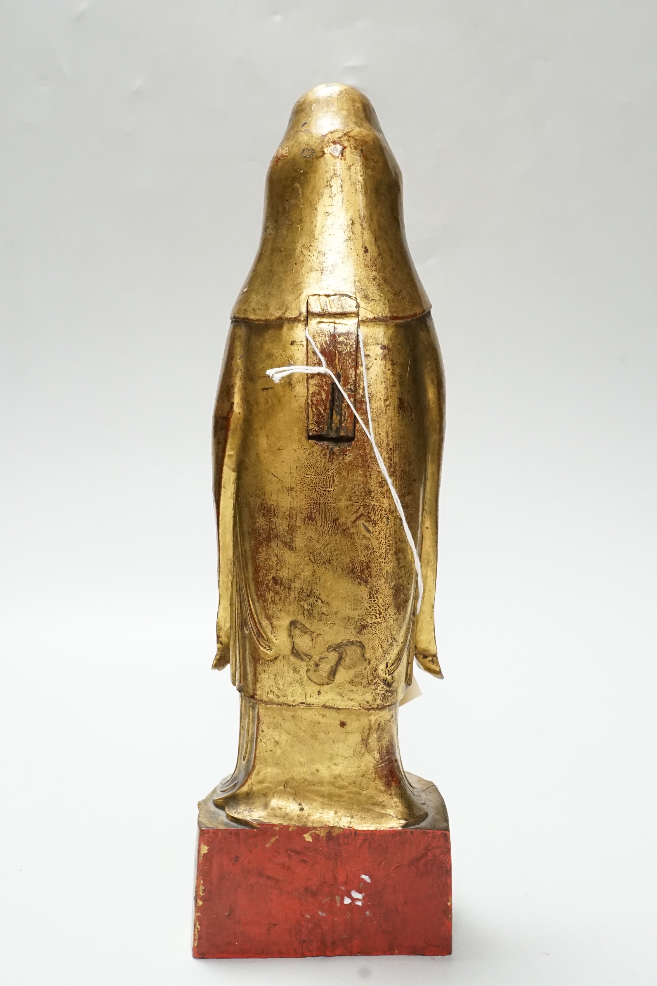 A Chinese or Japanese gold lacquered wood model of Guanyin, 19th century, 32cm